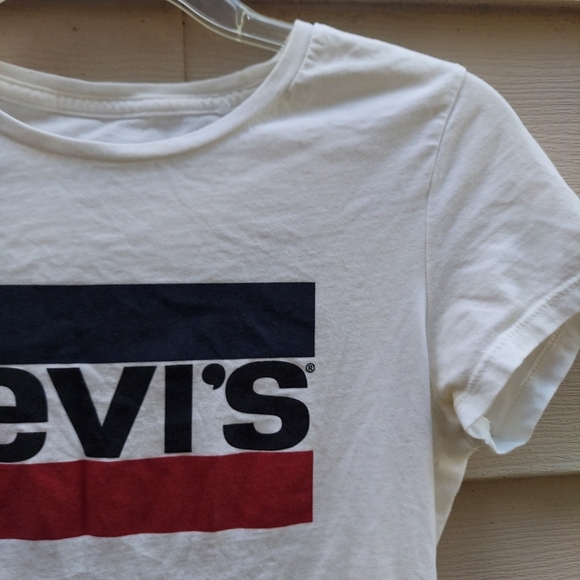 Levi's White t-shirt size SP 100% cotton. Youth  Levi's Women's White Graphic Te - Picture 2 of 4